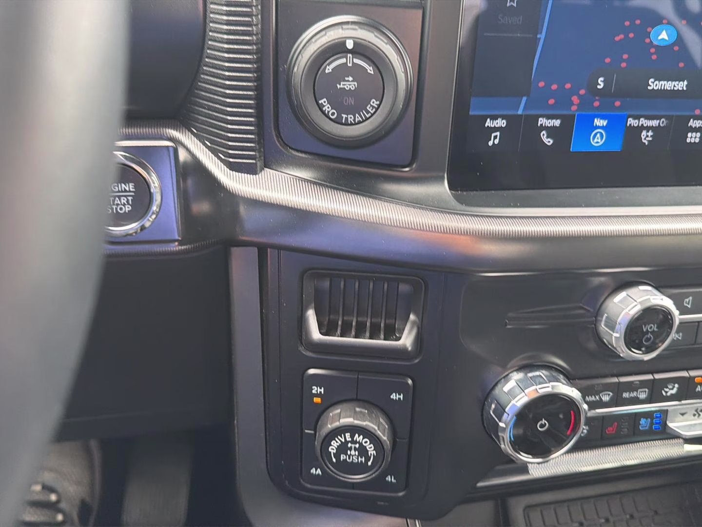 2024 Avalanche Gray Ford F-150 LARIAT 4X4 Truck