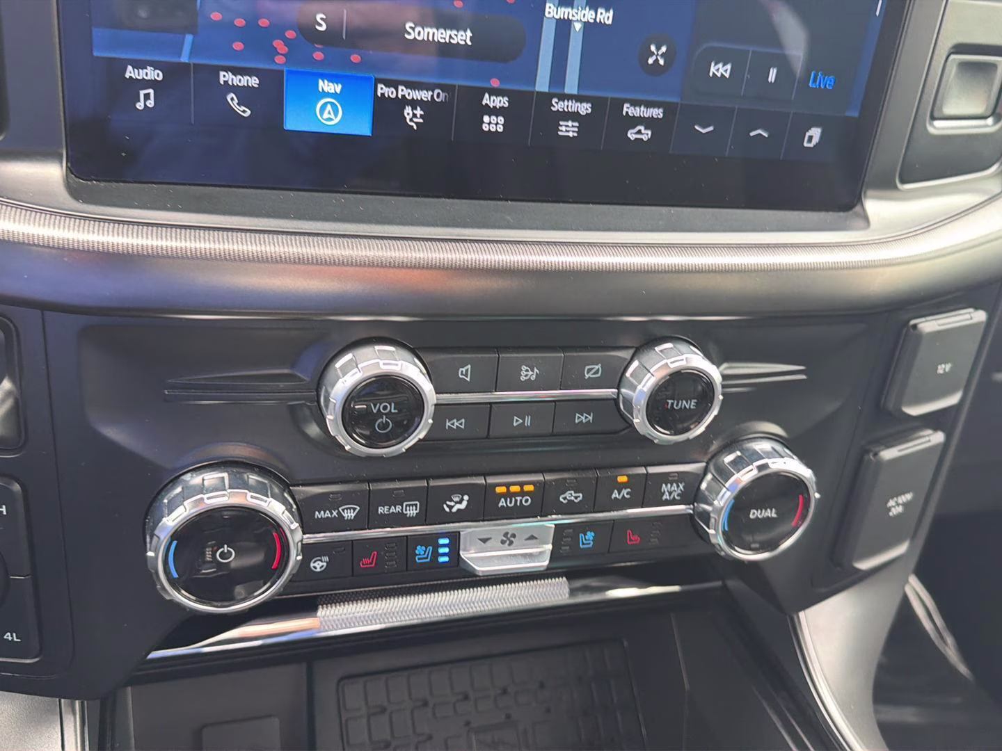 2024 Avalanche Gray Ford F-150 LARIAT 4X4 Truck