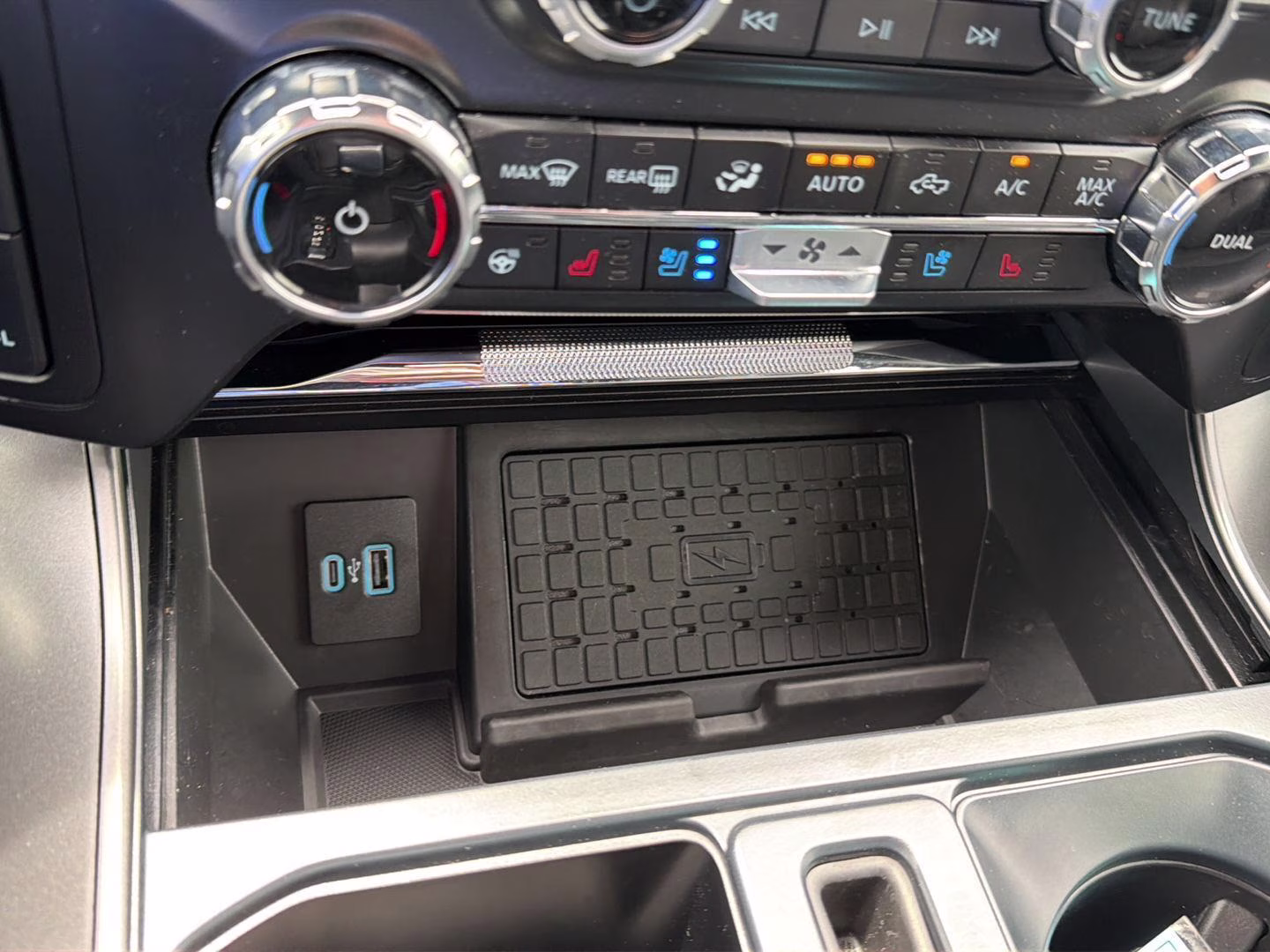 2024 Avalanche Gray Ford F-150 LARIAT 4X4 Truck