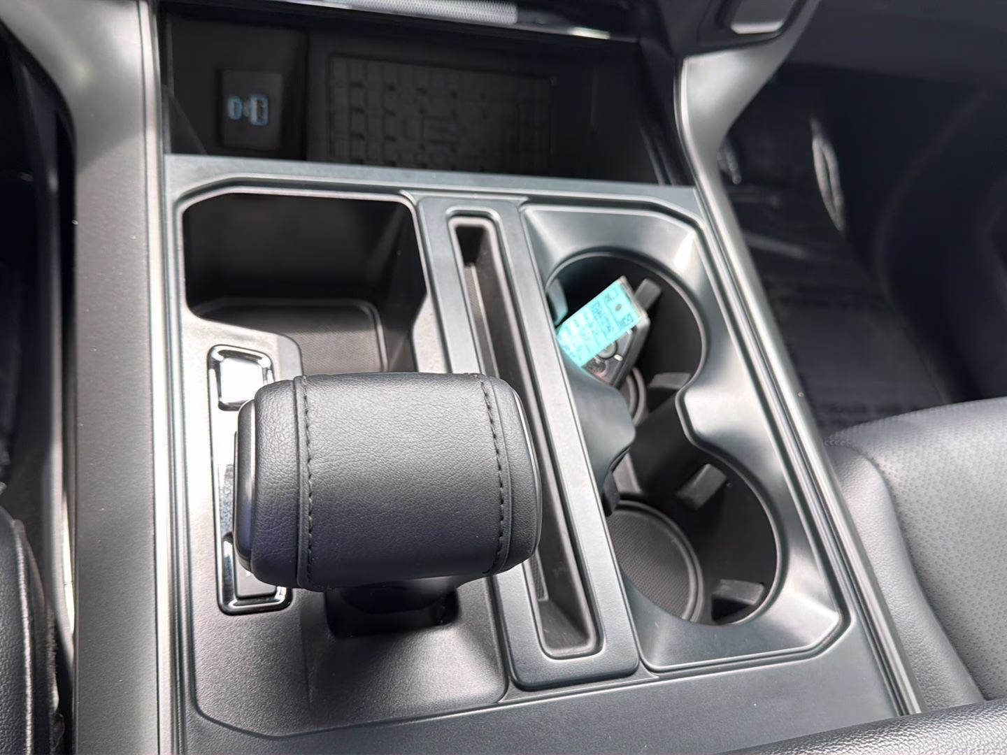 2024 Avalanche Gray Ford F-150 LARIAT 4X4 Truck
