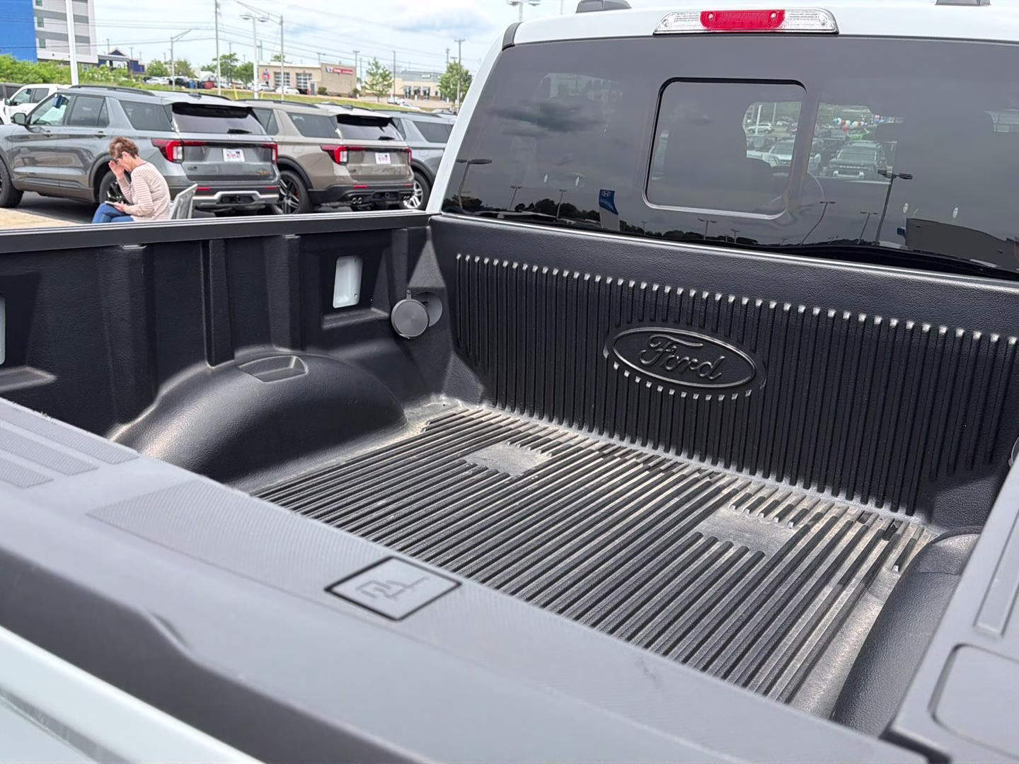 2024 Avalanche Gray Ford F-150 LARIAT 4X4 Truck
