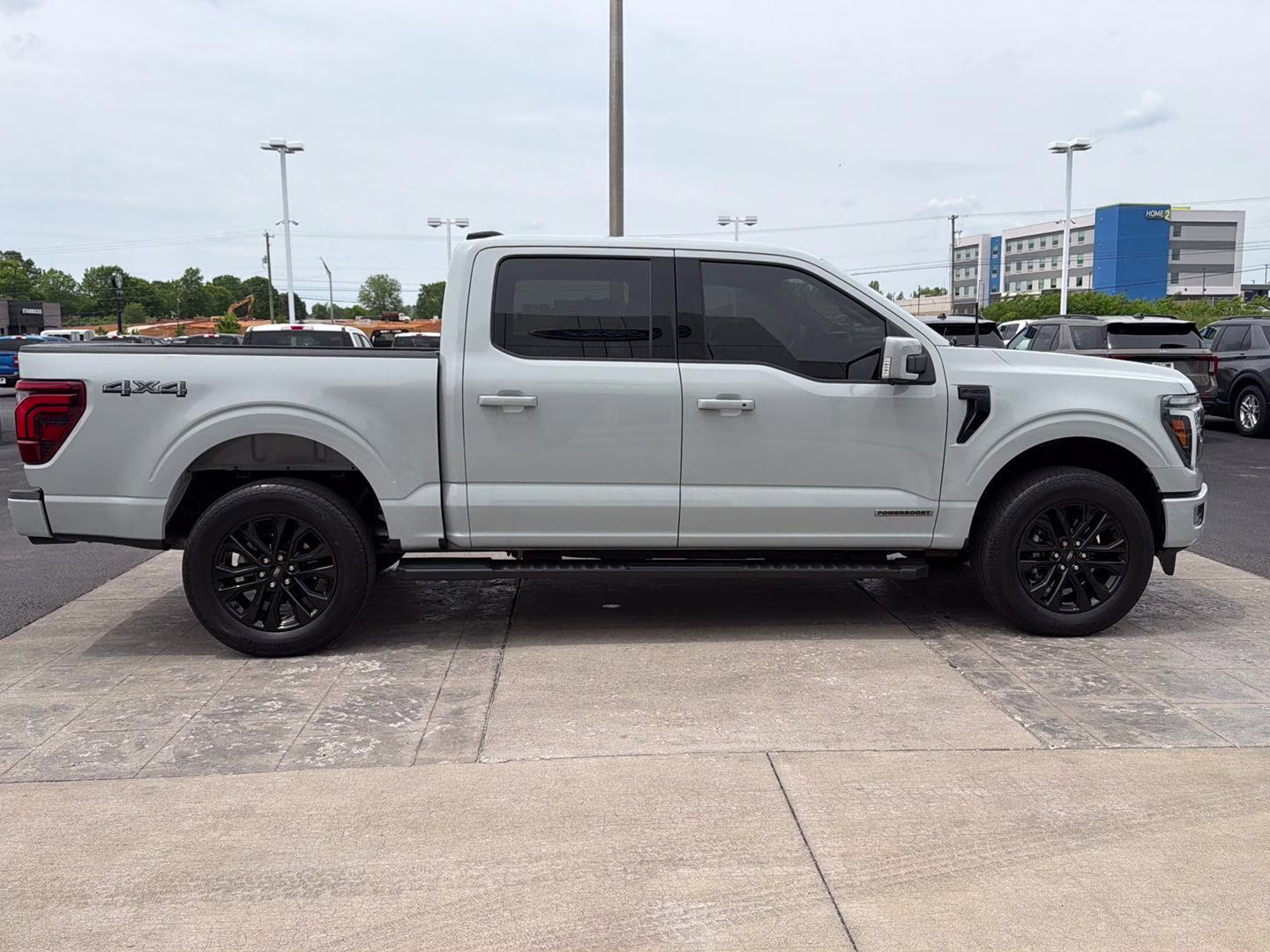 2024 Avalanche Gray Ford F-150 LARIAT 4X4 Truck
