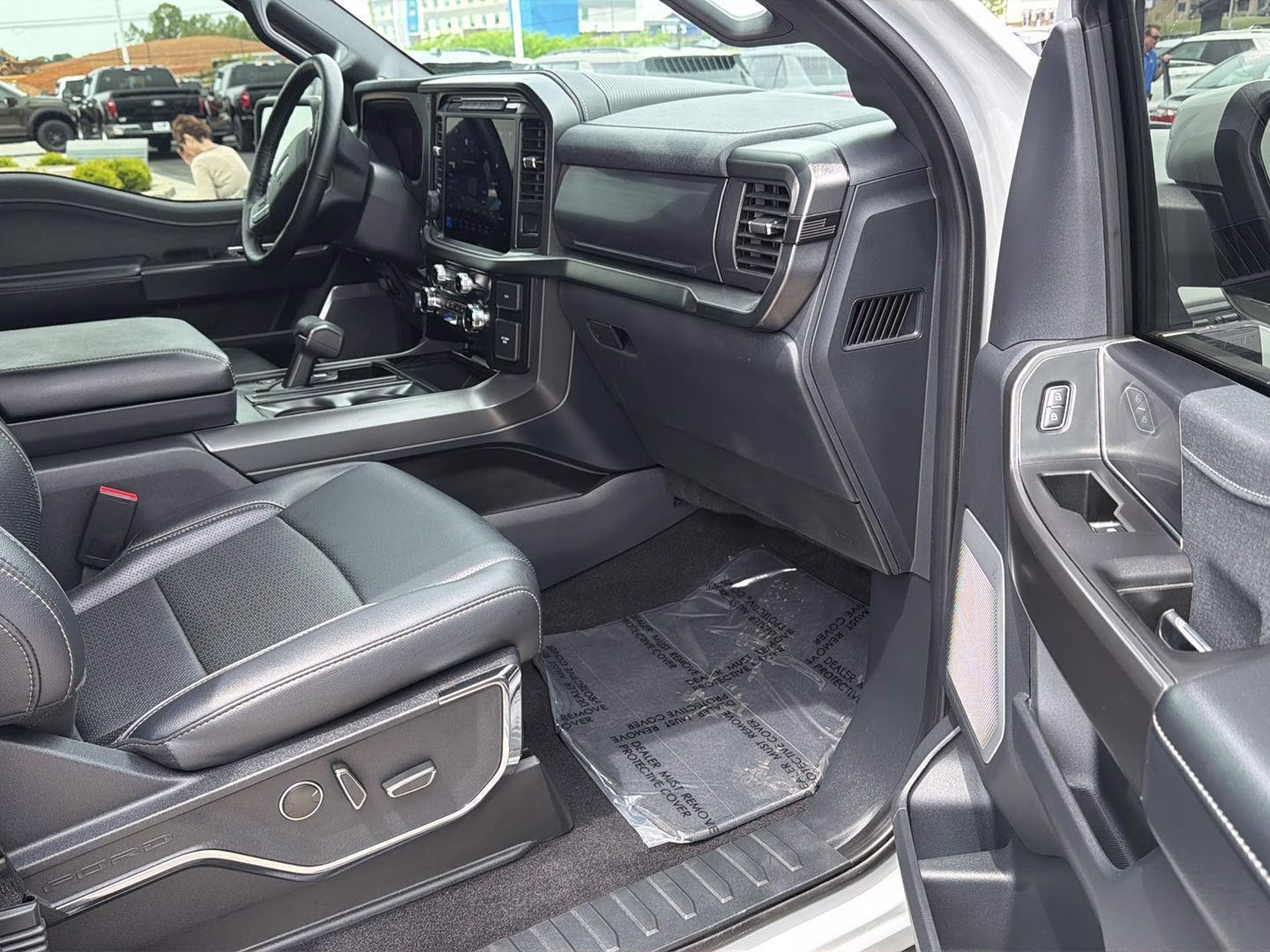 2024 Avalanche Gray Ford F-150 LARIAT 4X4 Truck