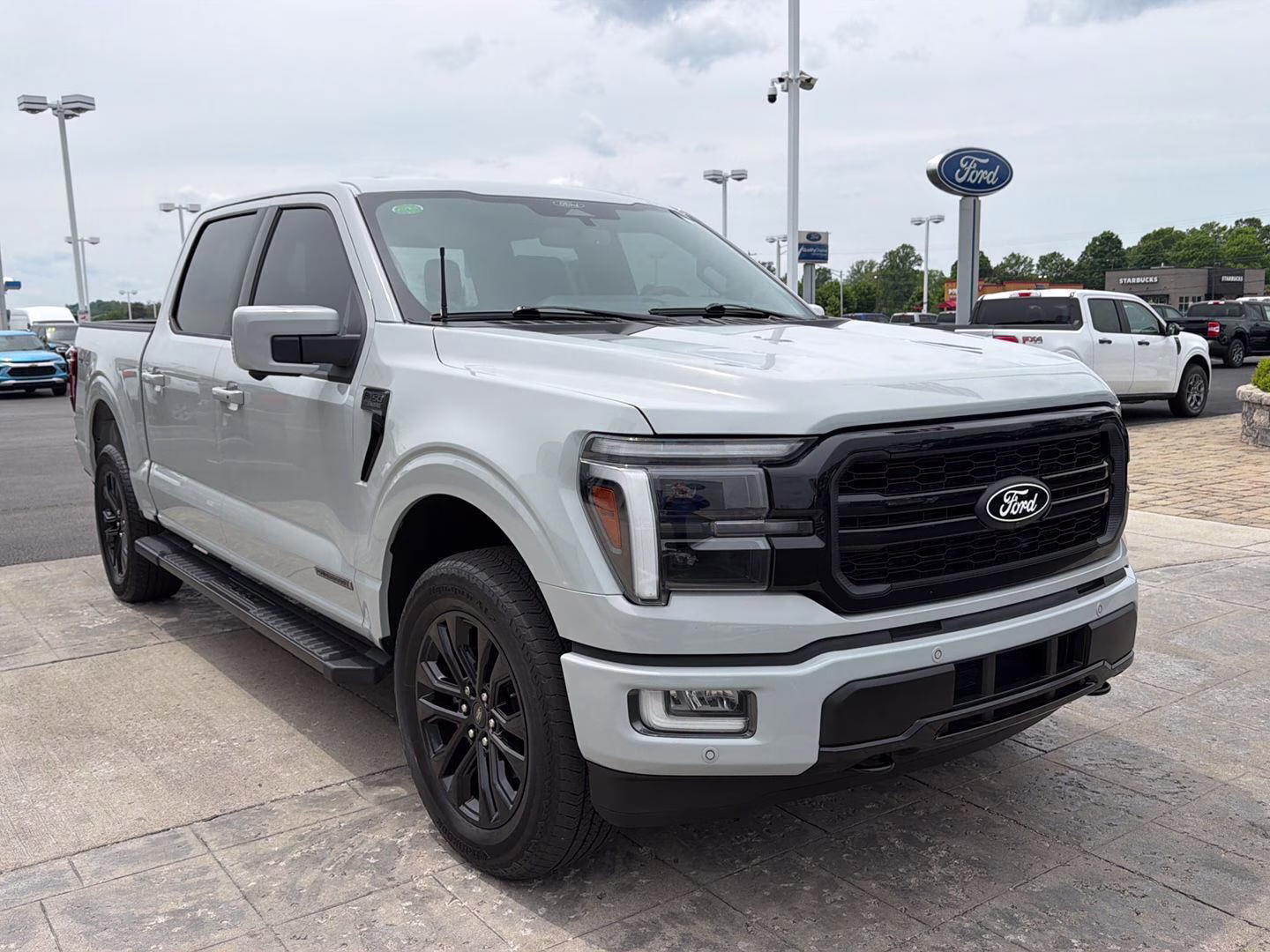 2024 Avalanche Gray Ford F-150 LARIAT 4X4 Truck
