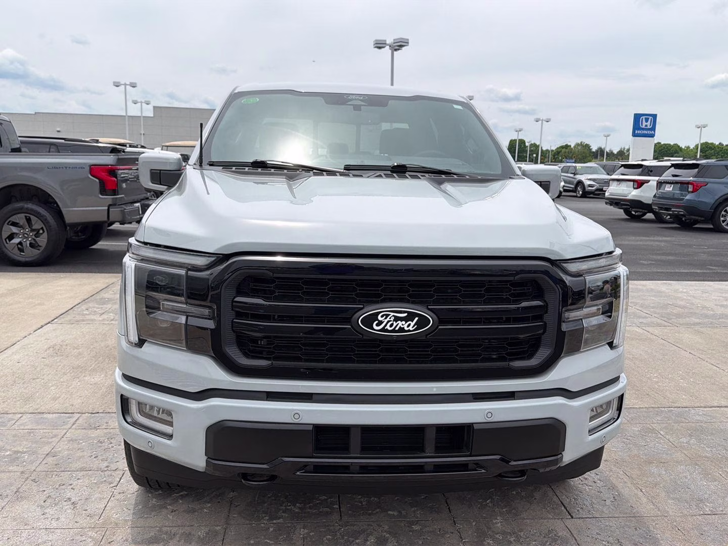 2024 Avalanche Gray Ford F-150 LARIAT 4X4 Truck