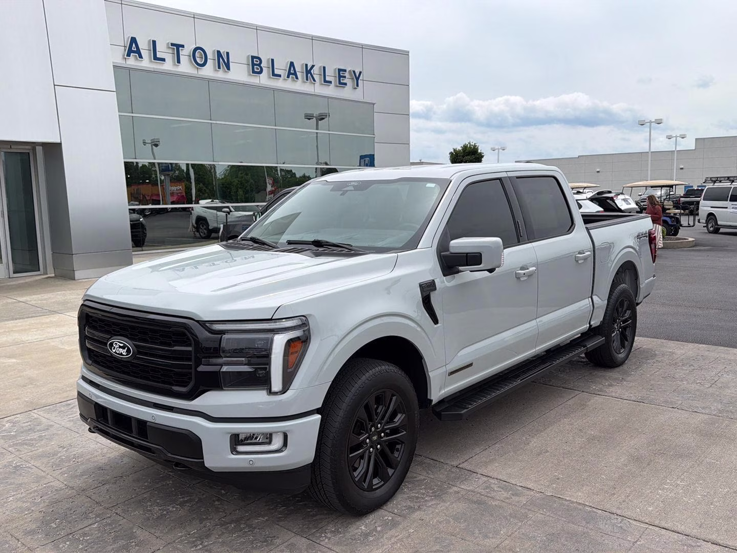 2024 Avalanche Gray Ford F-150 LARIAT 4X4 Truck