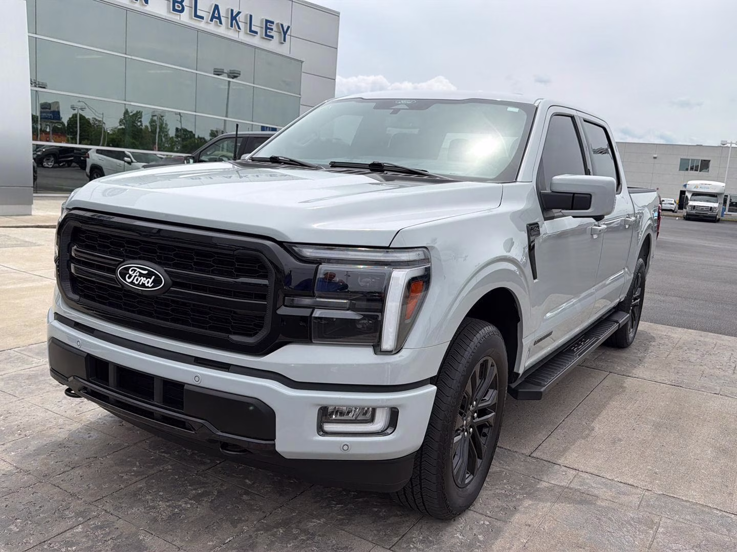 2024 Avalanche Gray Ford F-150 LARIAT 4X4 Truck