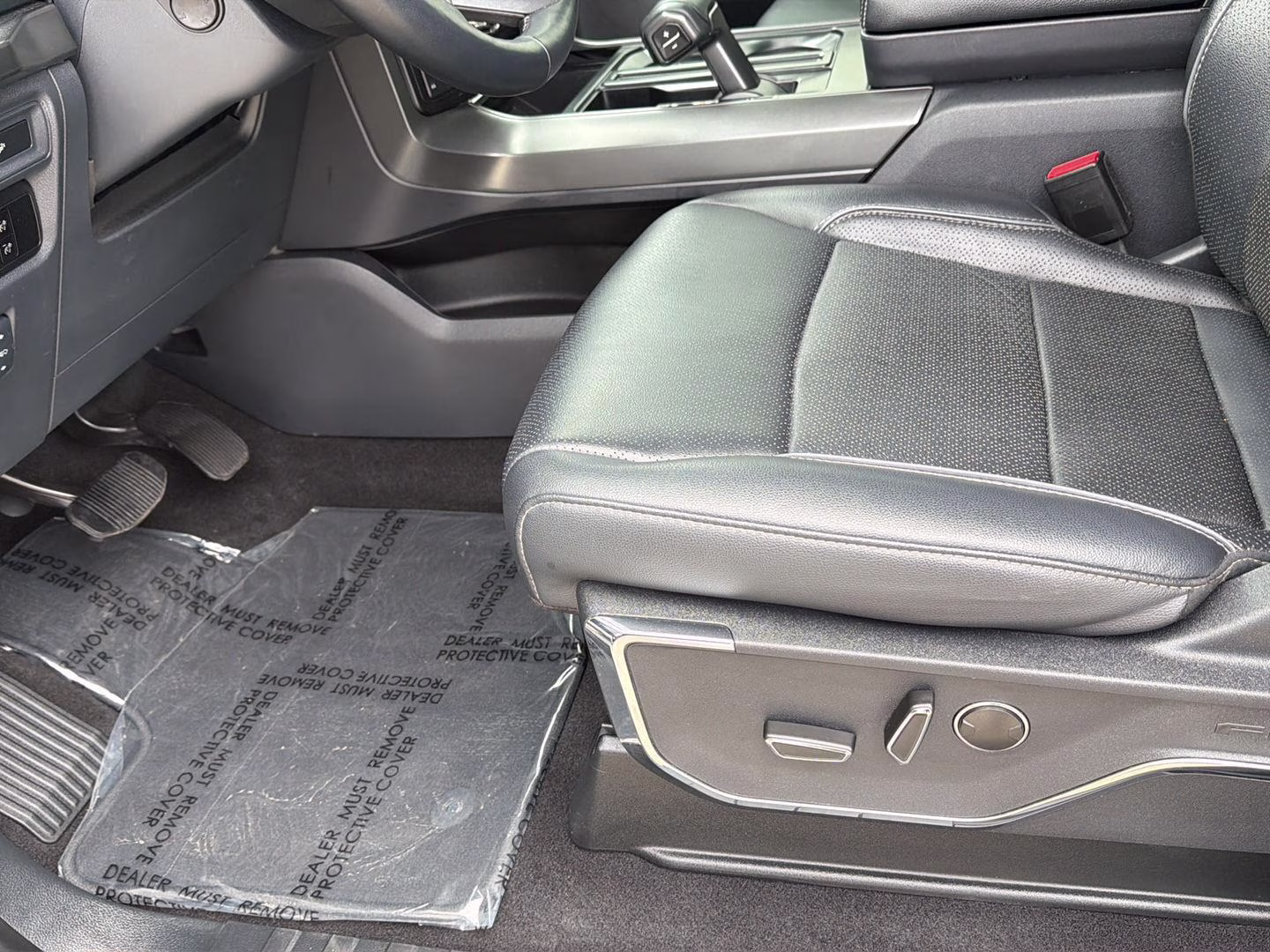 2024 Avalanche Gray Ford F-150 LARIAT 4X4 Truck