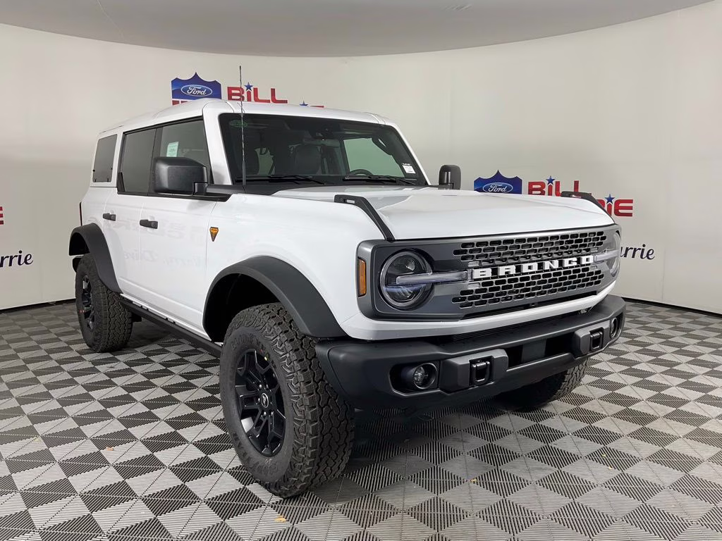 2026 Oxford White Ford Bronco Badlands 4X4 SUV