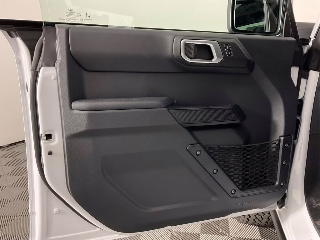 2026 Oxford White Ford Bronco Badlands 4X4 SUV