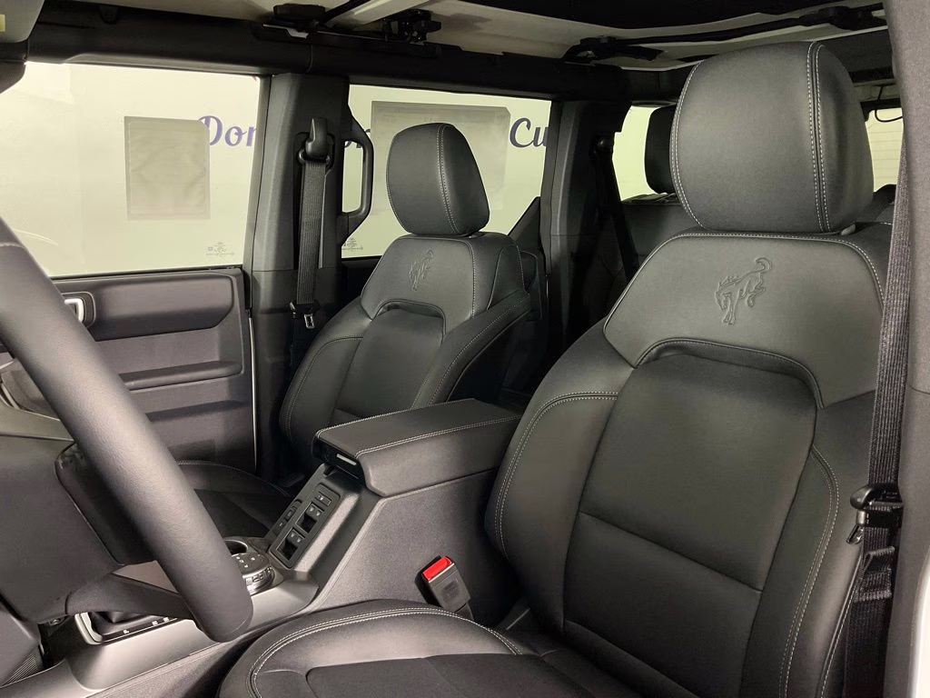 2026 Oxford White Ford Bronco Badlands 4X4 SUV