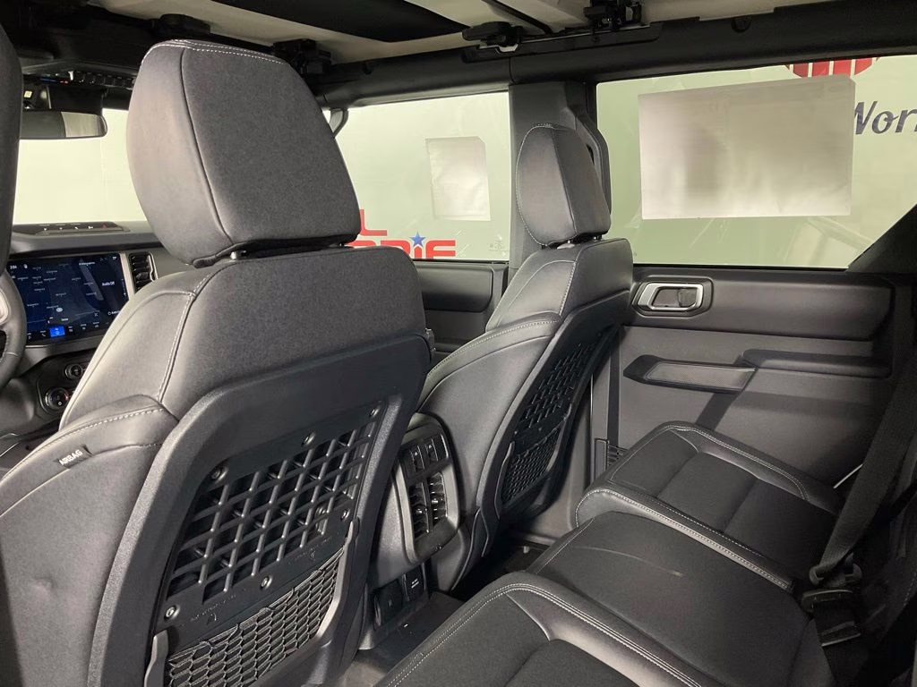2026 Oxford White Ford Bronco Badlands 4X4 SUV