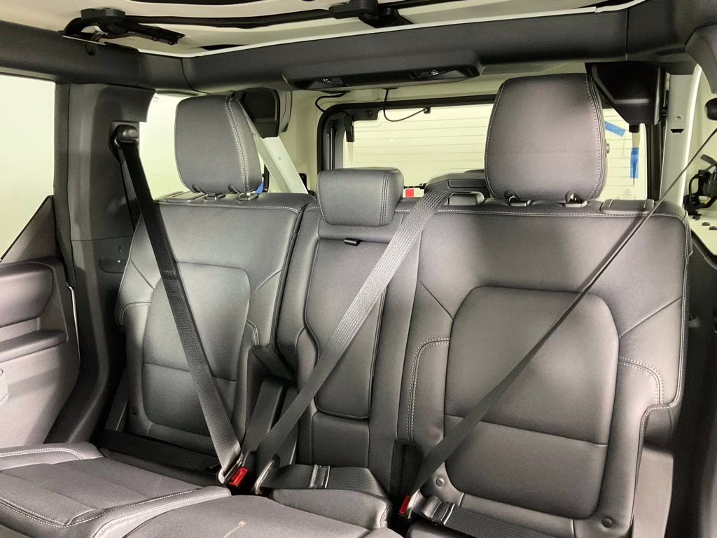 2026 Oxford White Ford Bronco Badlands 4X4 SUV