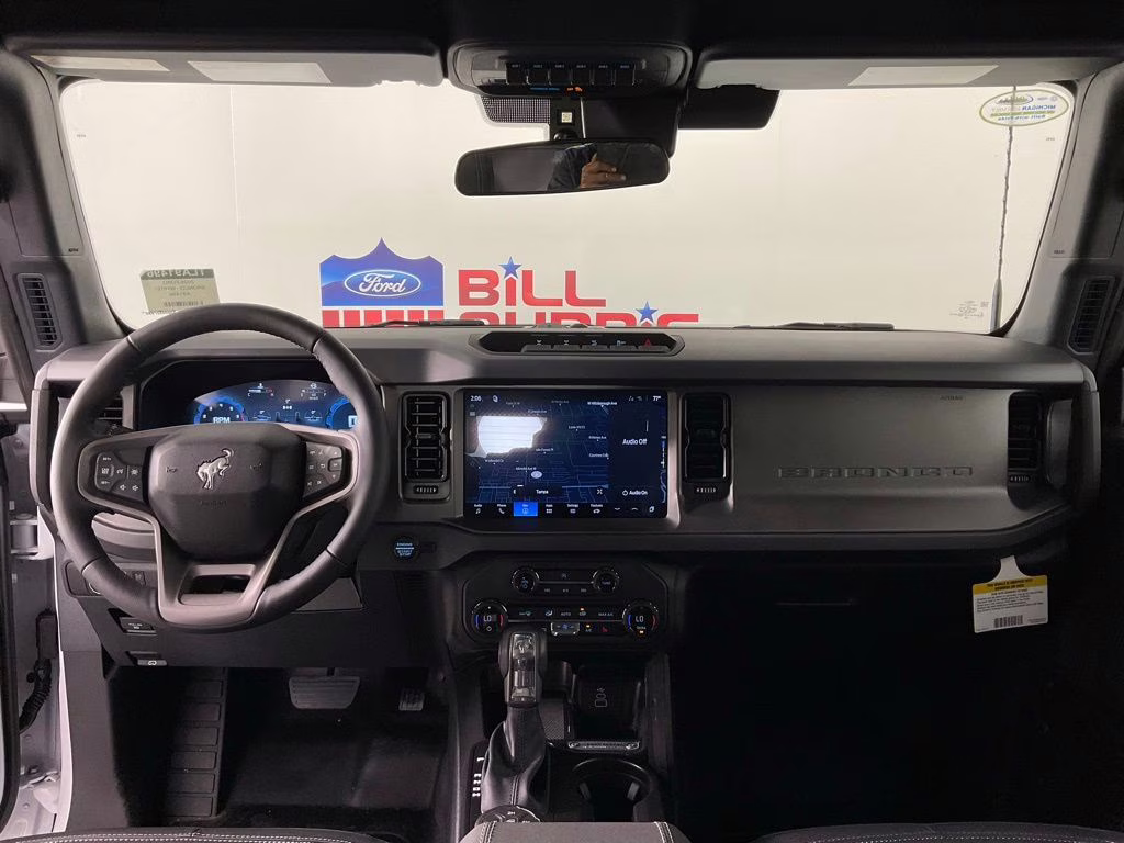 2026 Oxford White Ford Bronco Badlands 4X4 SUV