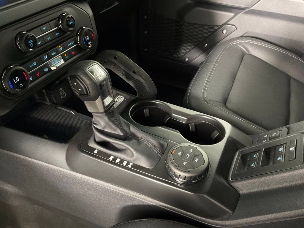 2026 Oxford White Ford Bronco Badlands 4X4 SUV