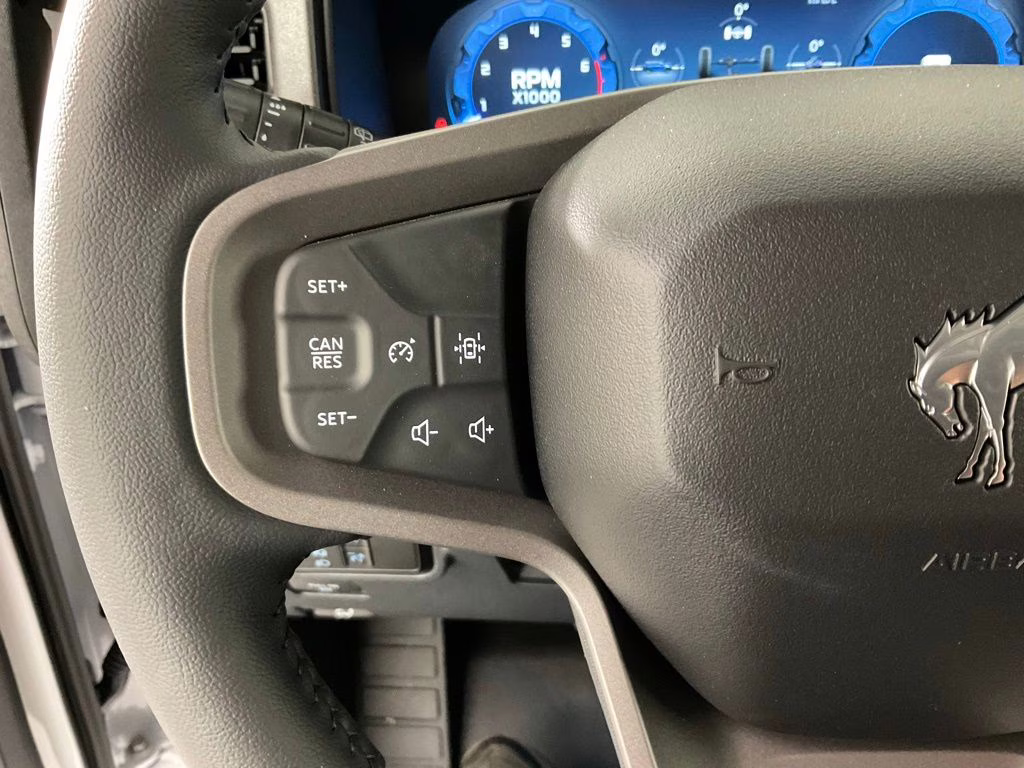 2026 Oxford White Ford Bronco Badlands 4X4 SUV