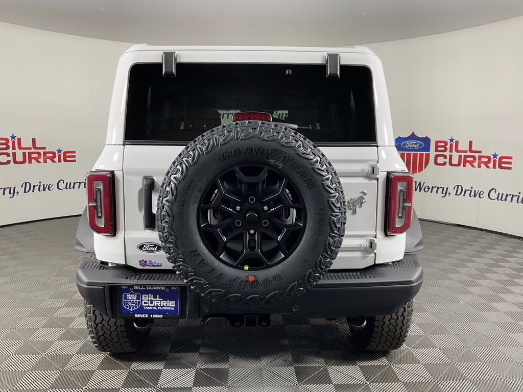 2026 Oxford White Ford Bronco Badlands 4X4 SUV