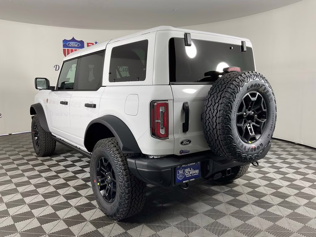 2026 Oxford White Ford Bronco Badlands 4X4 SUV