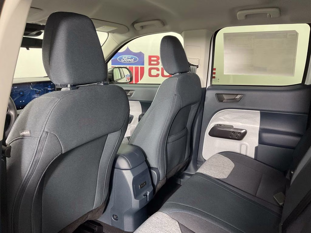 2026 Oxford White Ford Maverick XLT FWD Truck