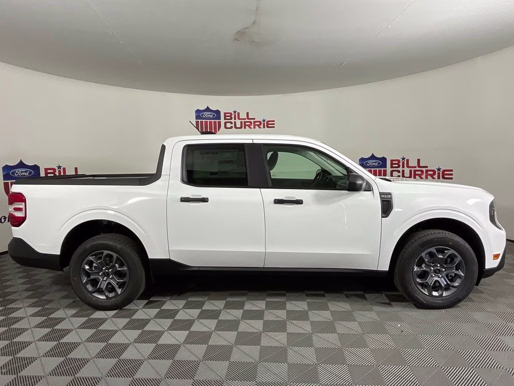 2026 Oxford White Ford Maverick XLT FWD Truck