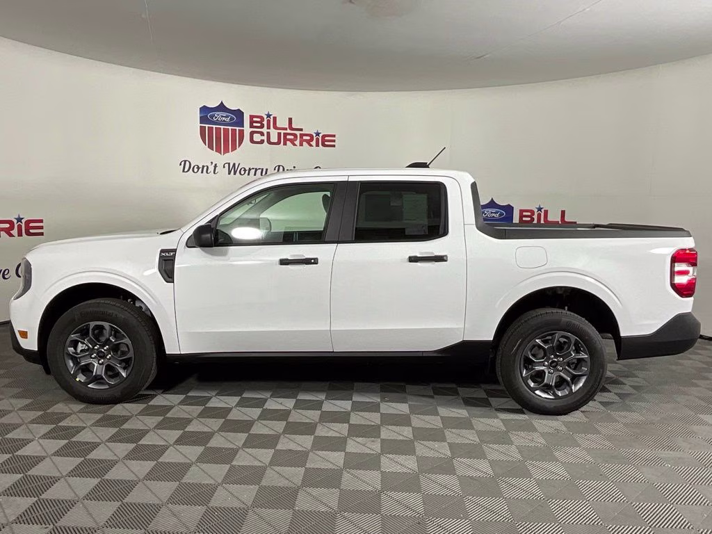 2026 Oxford White Ford Maverick XLT FWD Truck