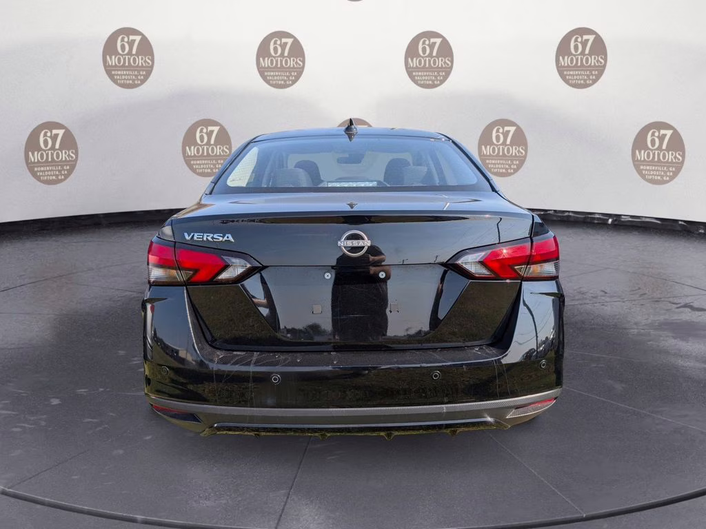 2025 Super Black Metallic Nissan Versa 1.6 SV FWD Sedan