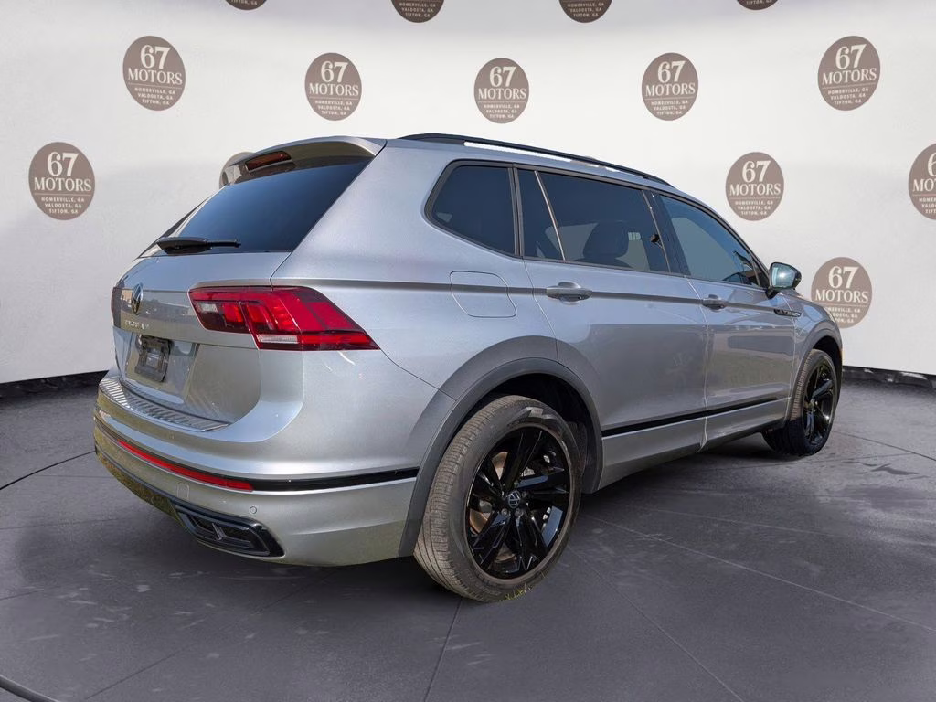 2023 Silver Metallic Volkswagen Tiguan 2.0T SE R-Line Black FWD SUV