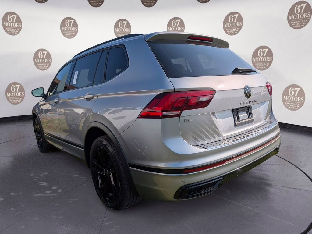 2023 Silver Metallic Volkswagen Tiguan 2.0T SE R-Line Black FWD SUV