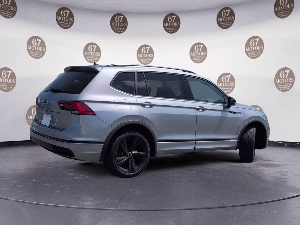 2023 Silver Metallic Volkswagen Tiguan 2.0T SE R-Line Black FWD SUV