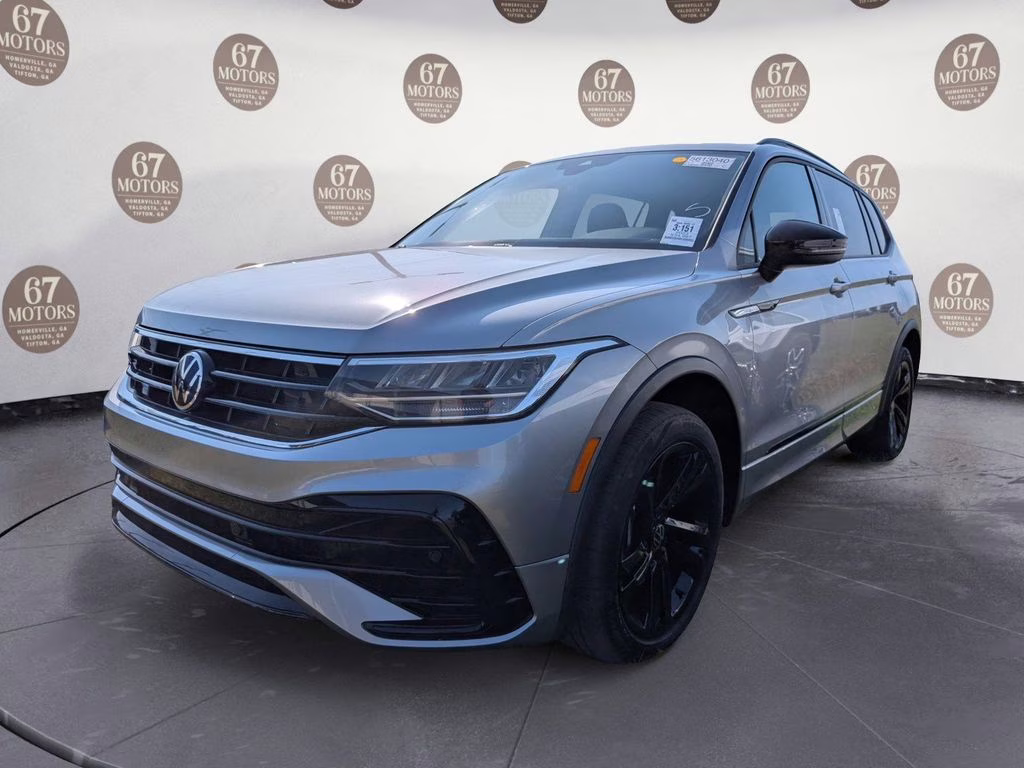 2023 Silver Metallic Volkswagen Tiguan 2.0T SE R-Line Black FWD SUV
