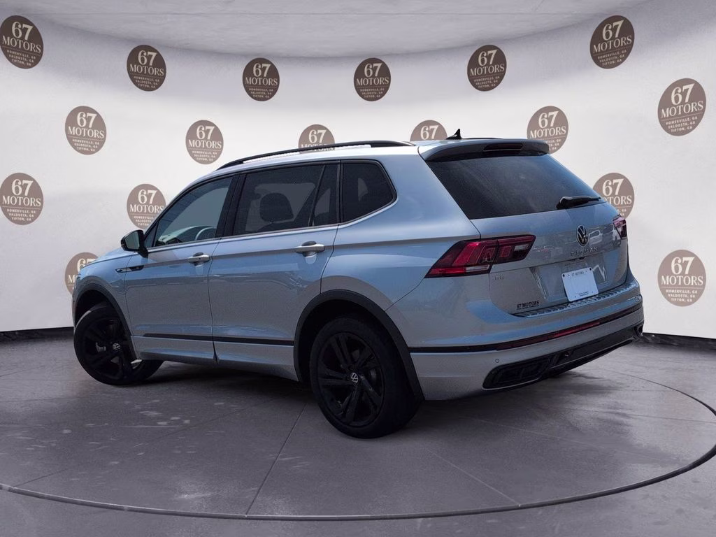2023 Silver Metallic Volkswagen Tiguan 2.0T SE R-Line Black FWD SUV