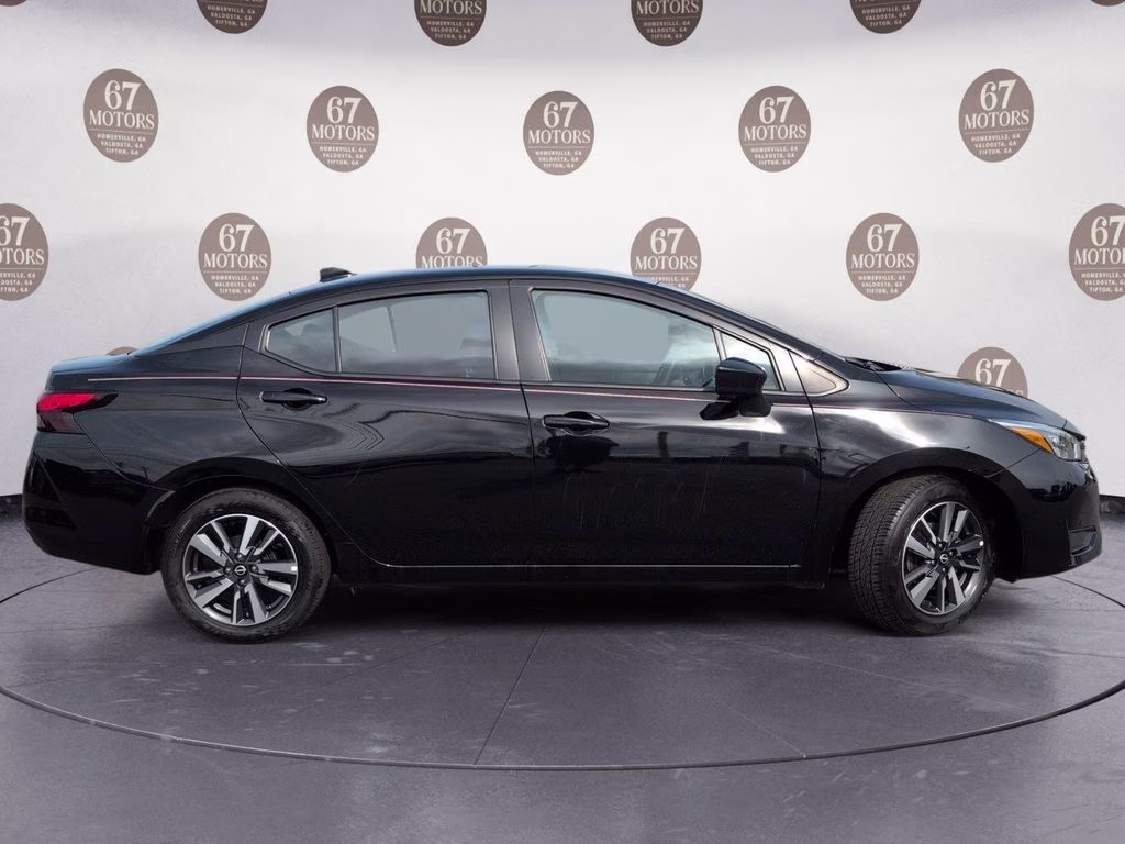 2025 Super Black Metallic Nissan Versa 1.6 SV FWD Sedan