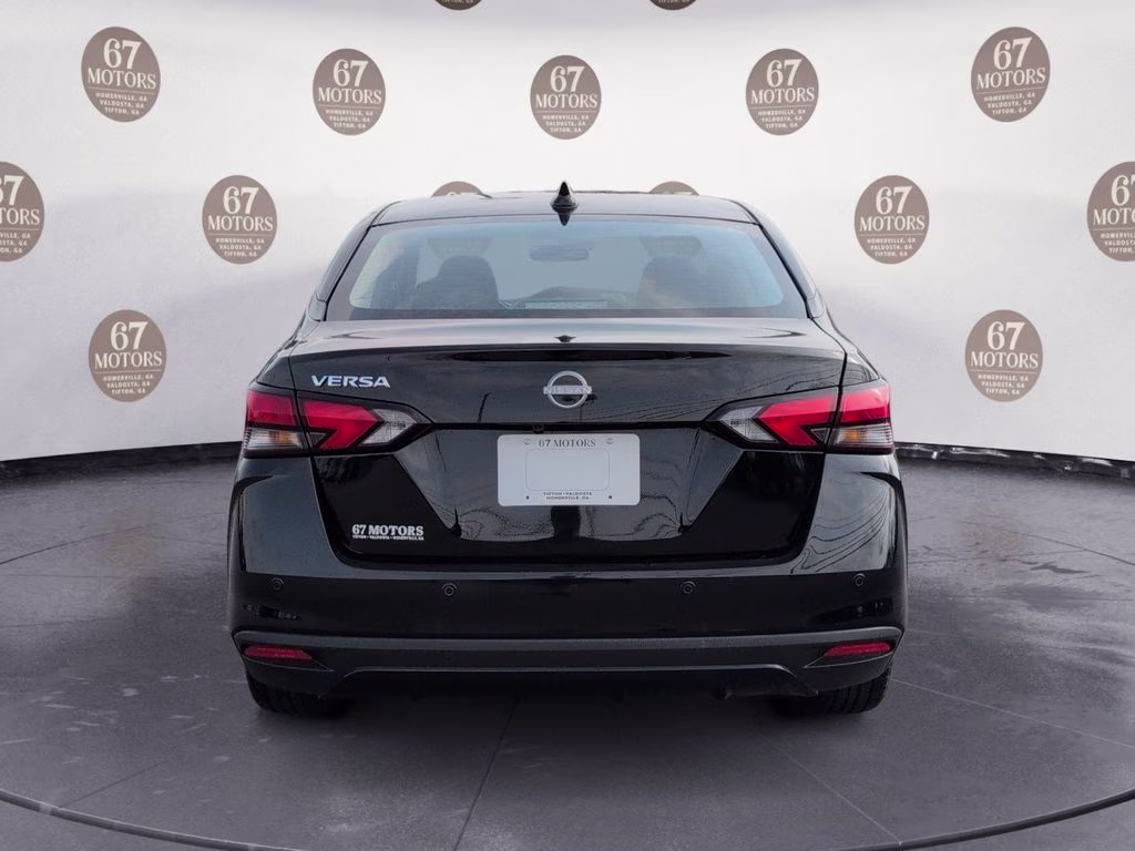 2025 Super Black Metallic Nissan Versa 1.6 SV FWD Sedan