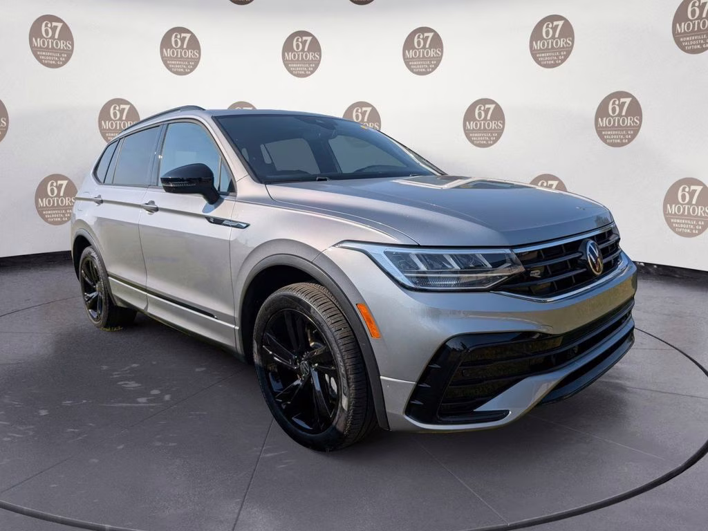 2023 Silver Metallic Volkswagen Tiguan 2.0T SE R-Line Black FWD SUV