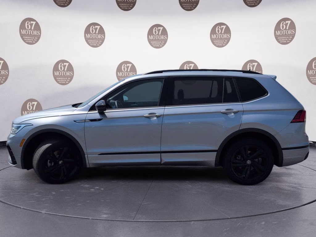 2023 Silver Metallic Volkswagen Tiguan 2.0T SE R-Line Black FWD SUV
