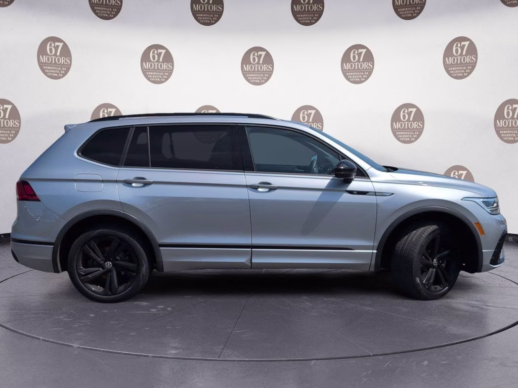 2023 Silver Metallic Volkswagen Tiguan 2.0T SE R-Line Black FWD SUV