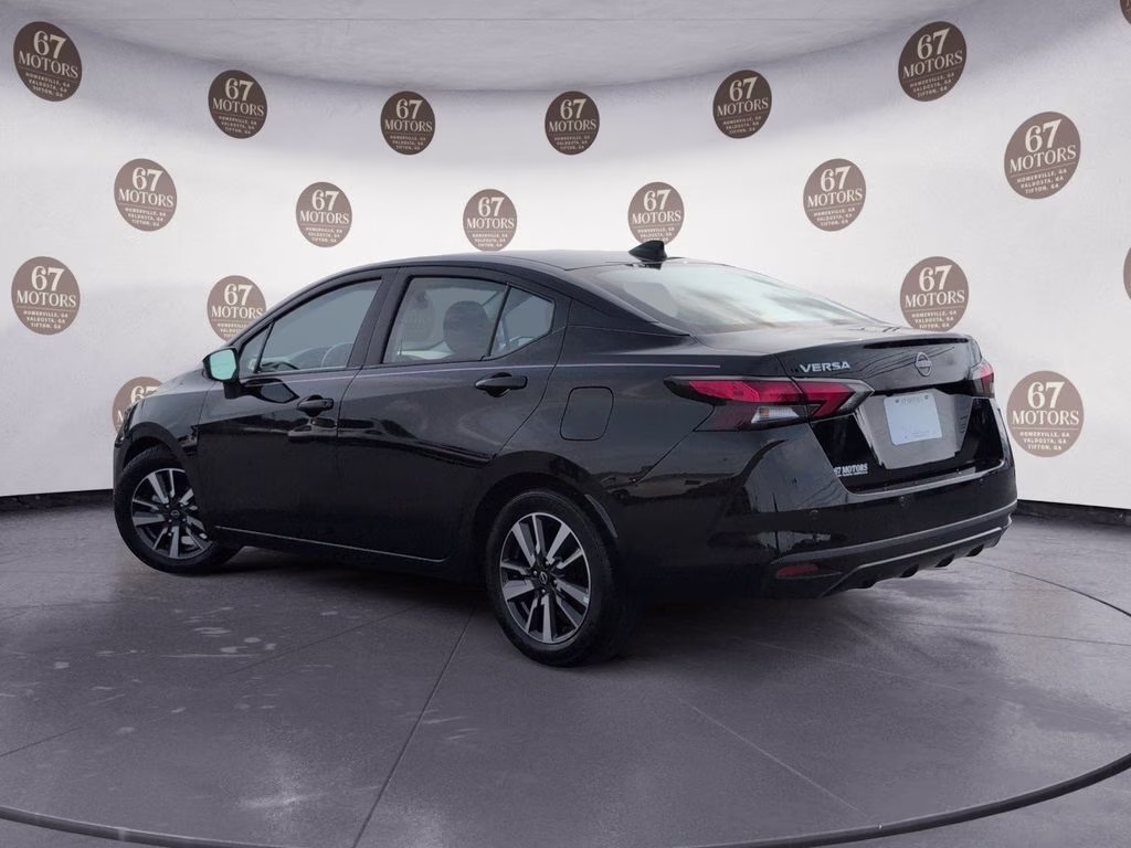 2025 Super Black Metallic Nissan Versa 1.6 SV FWD Sedan