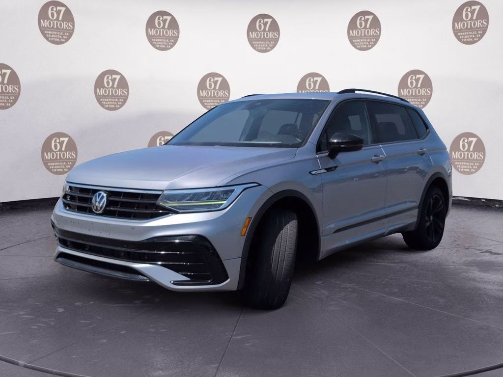 2023 Silver Metallic Volkswagen Tiguan 2.0T SE R-Line Black FWD SUV