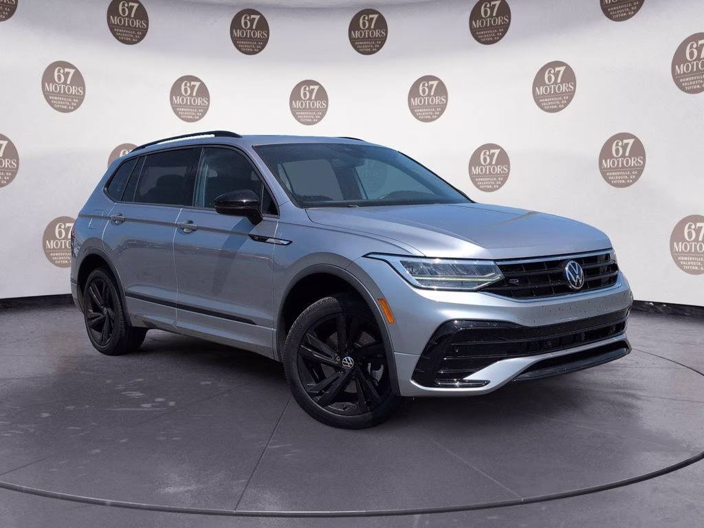 2023 Silver Metallic Volkswagen Tiguan 2.0T SE R-Line Black FWD SUV