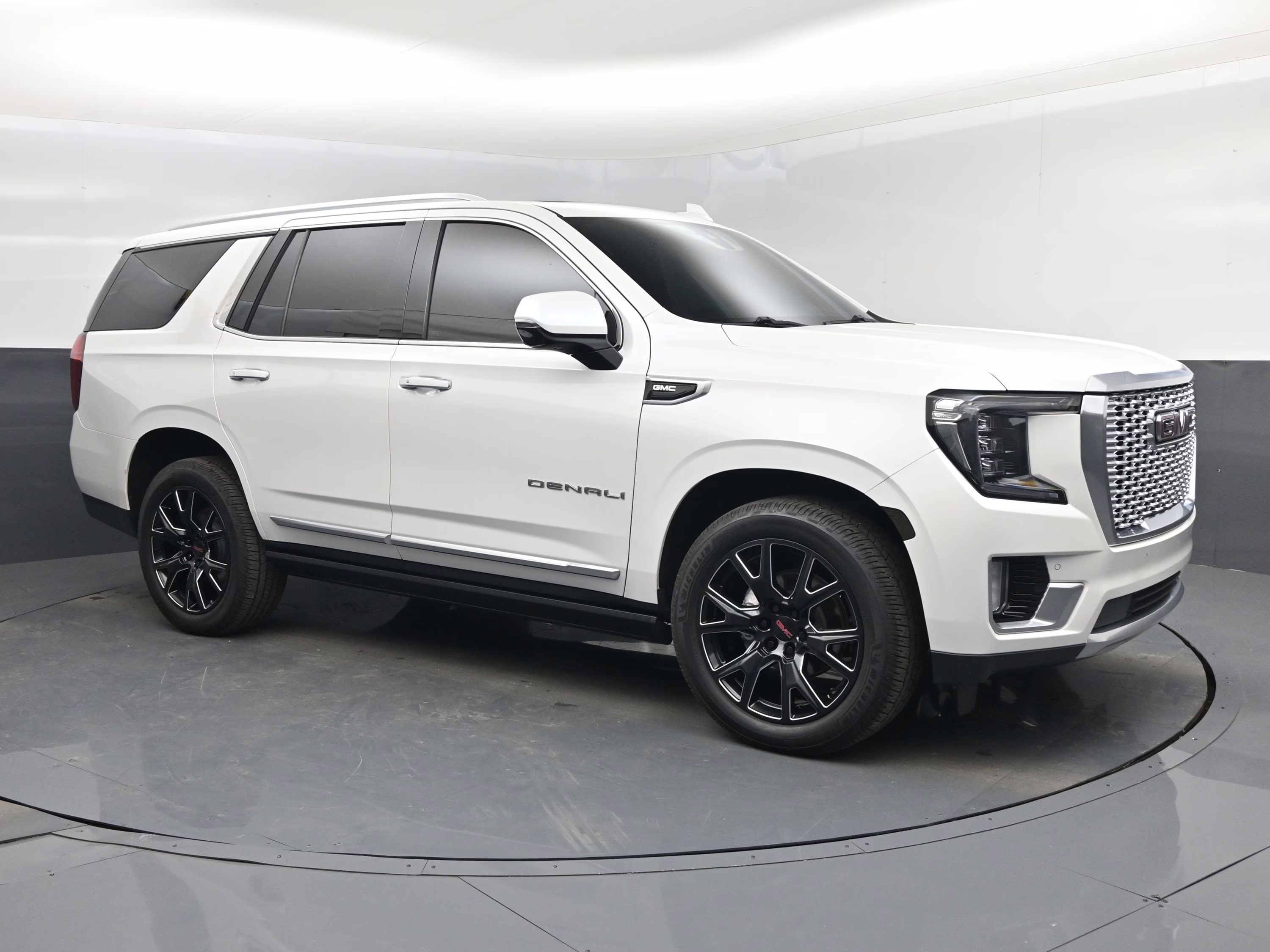2021 White Frost Tricoat GMC Yukon Denali RWD SUV