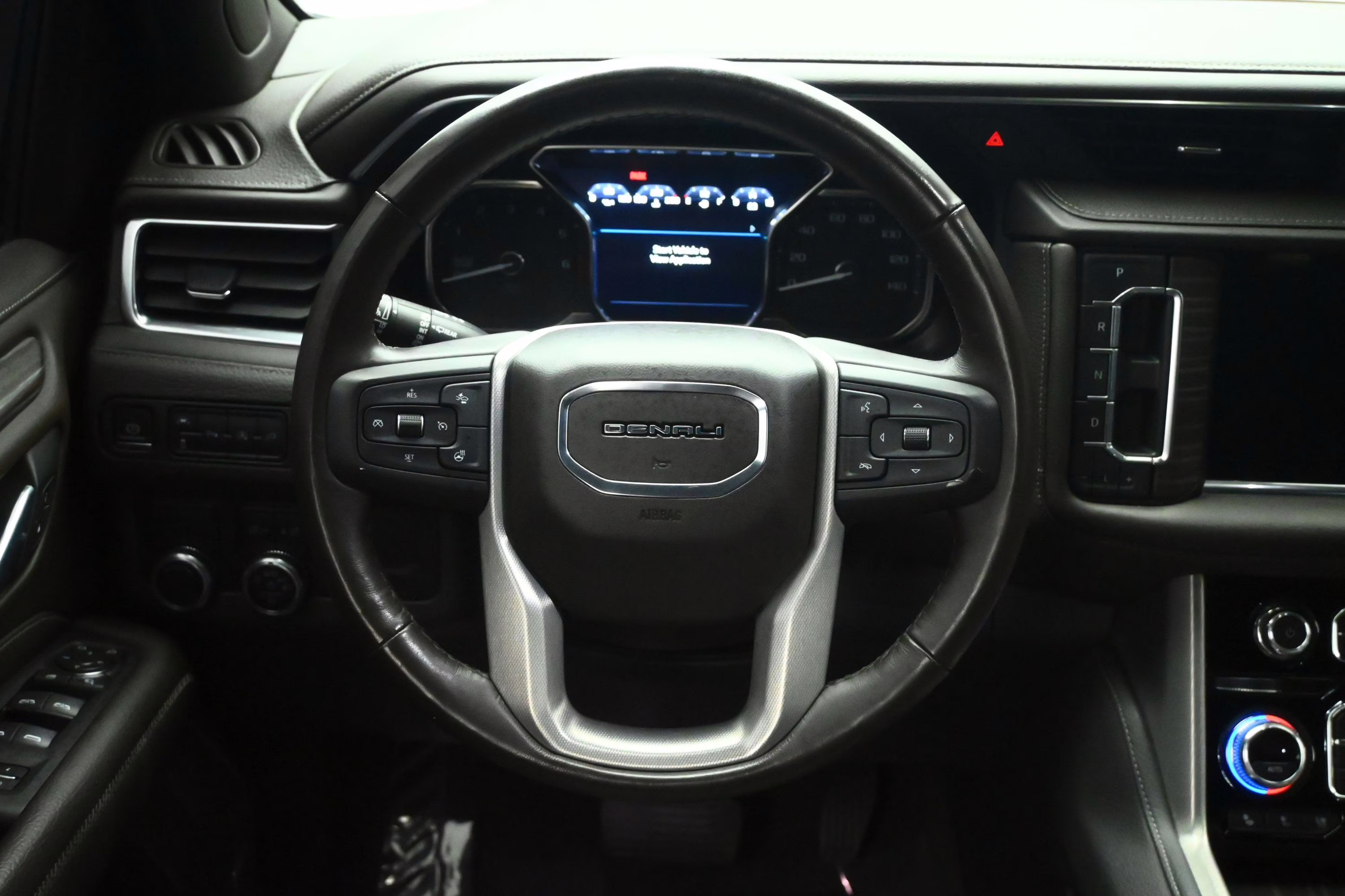 2021 White Frost Tricoat GMC Yukon Denali RWD SUV