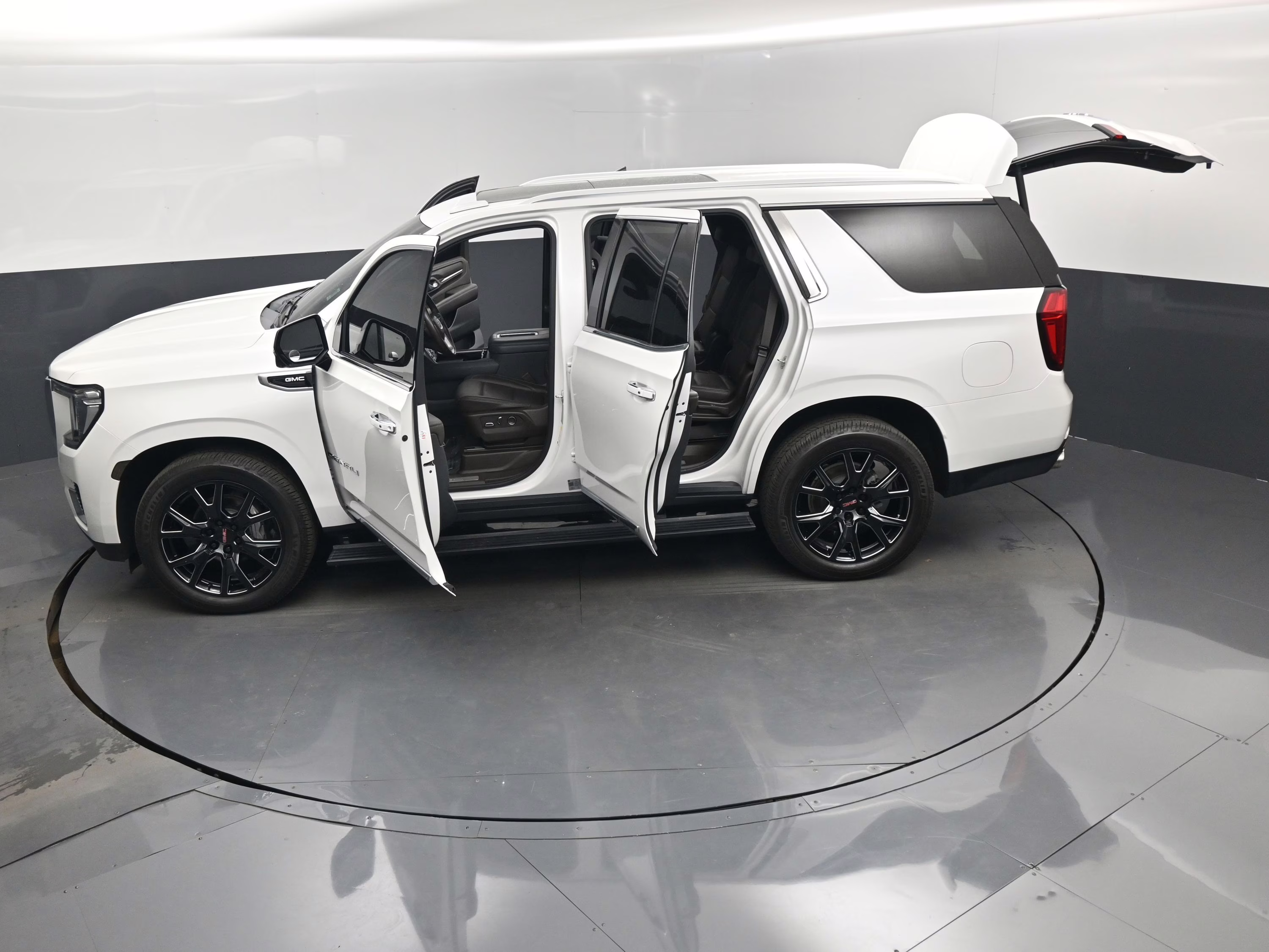 2021 White Frost Tricoat GMC Yukon Denali RWD SUV
