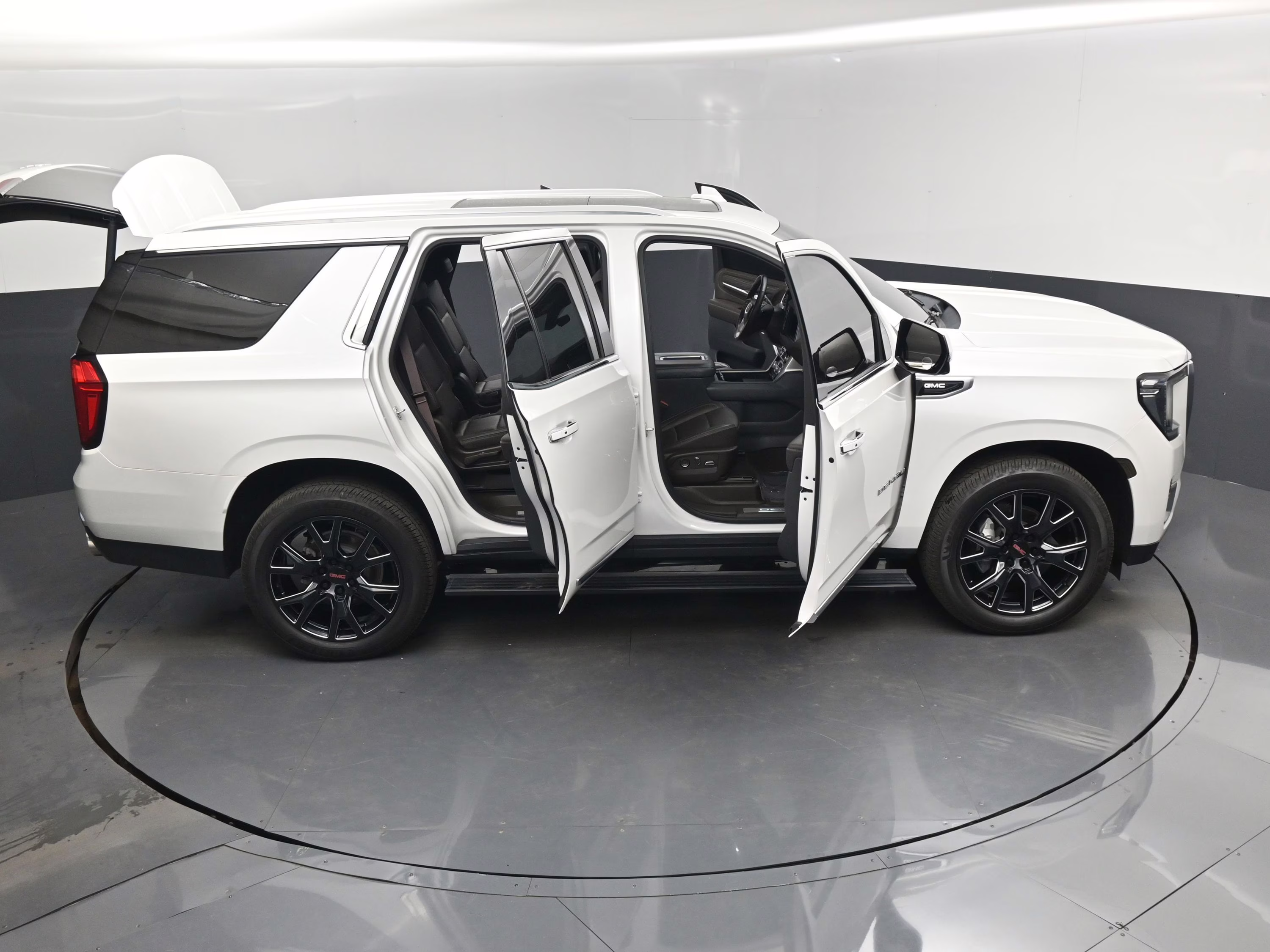 2021 White Frost Tricoat GMC Yukon Denali RWD SUV