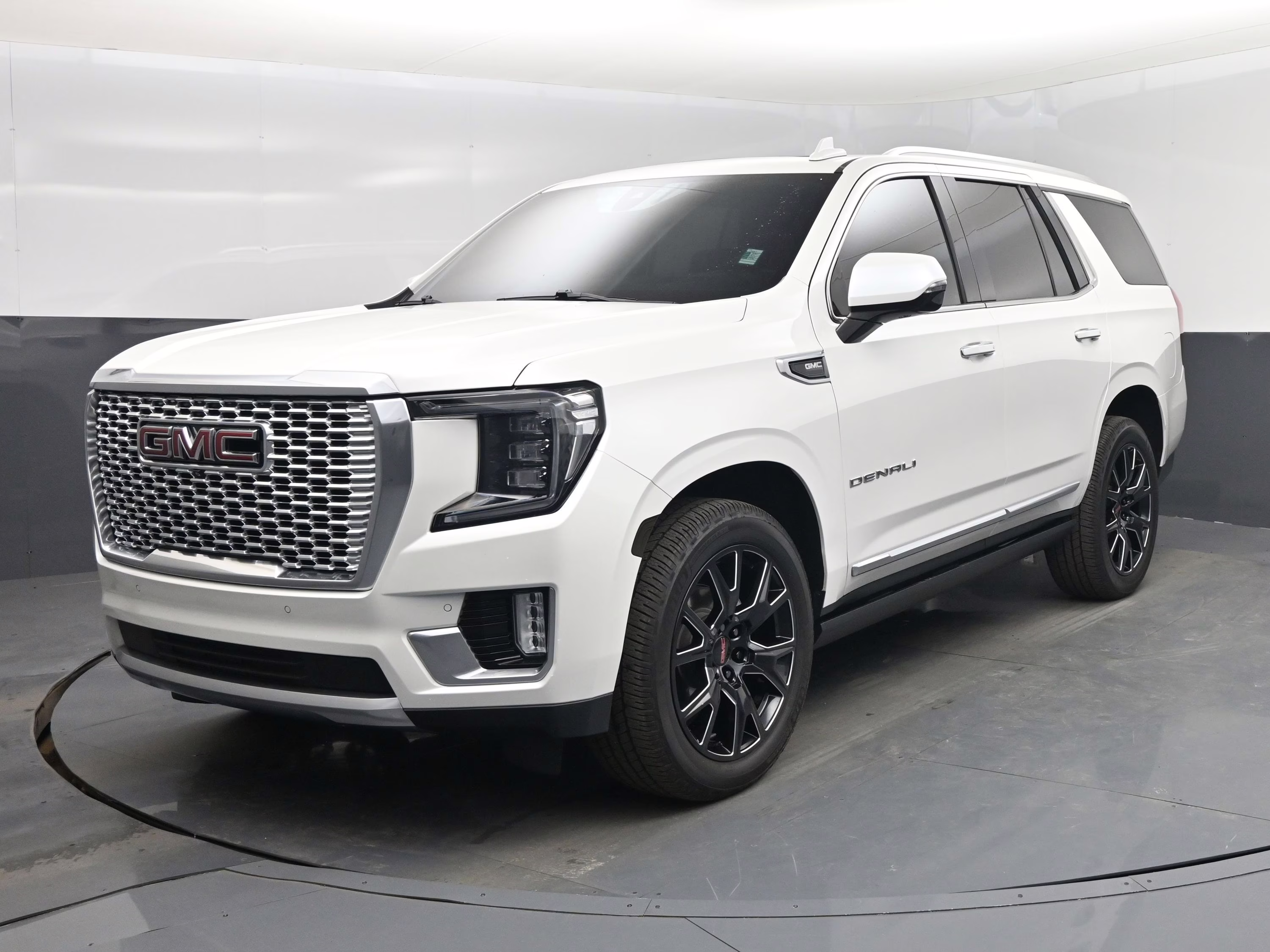 2021 White Frost Tricoat GMC Yukon Denali RWD SUV
