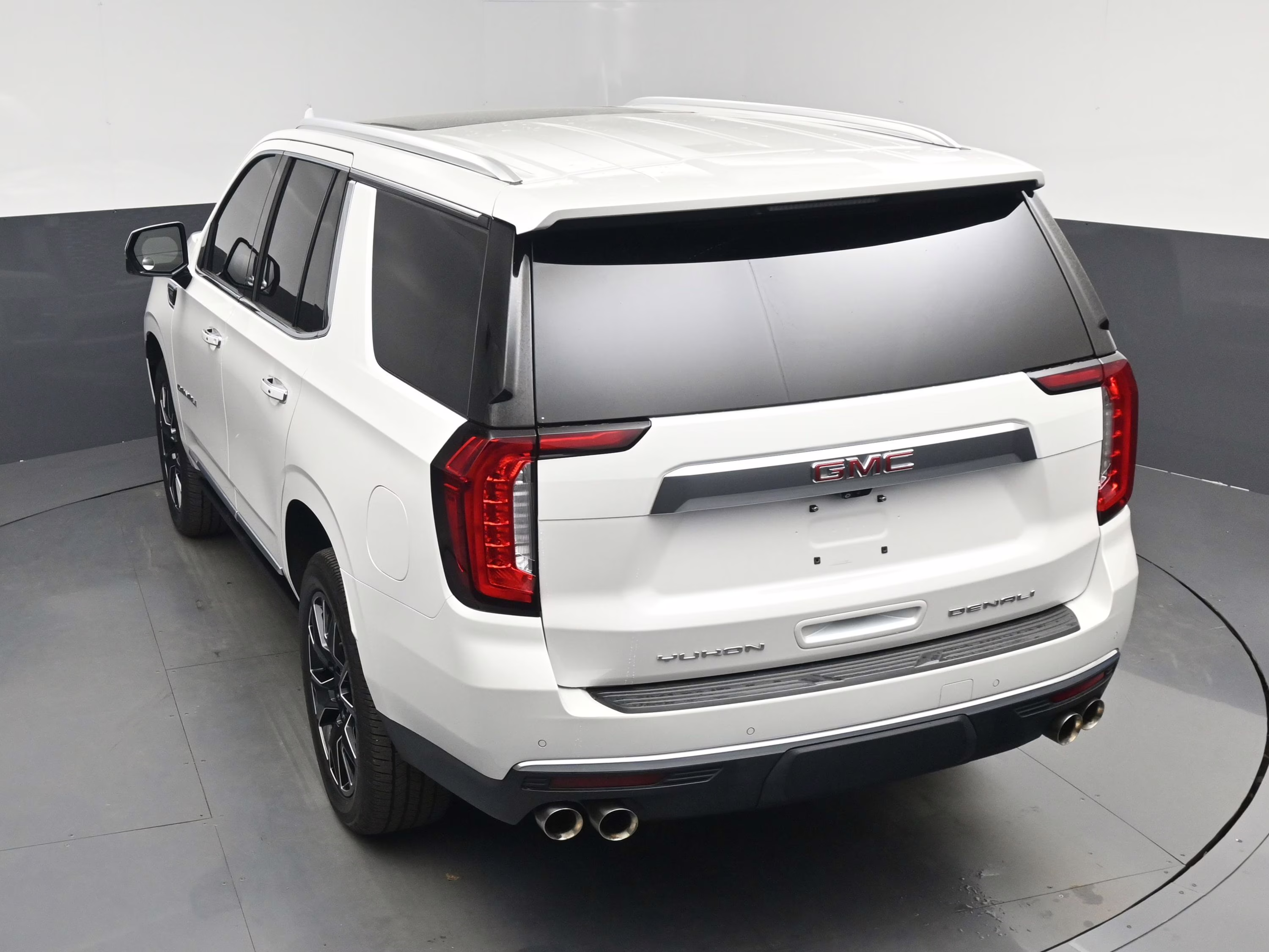 2021 White Frost Tricoat GMC Yukon Denali RWD SUV