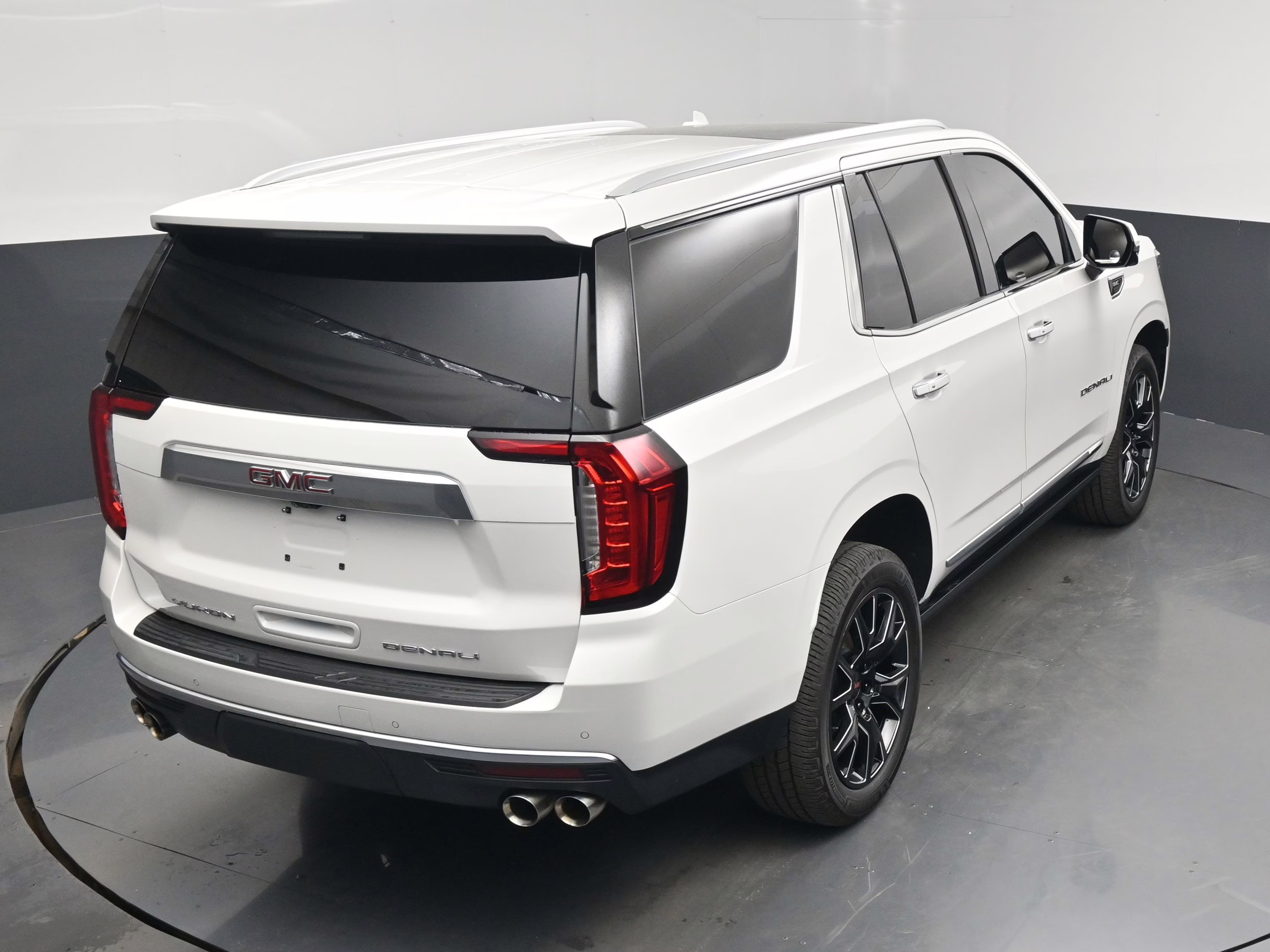 2021 White Frost Tricoat GMC Yukon Denali RWD SUV