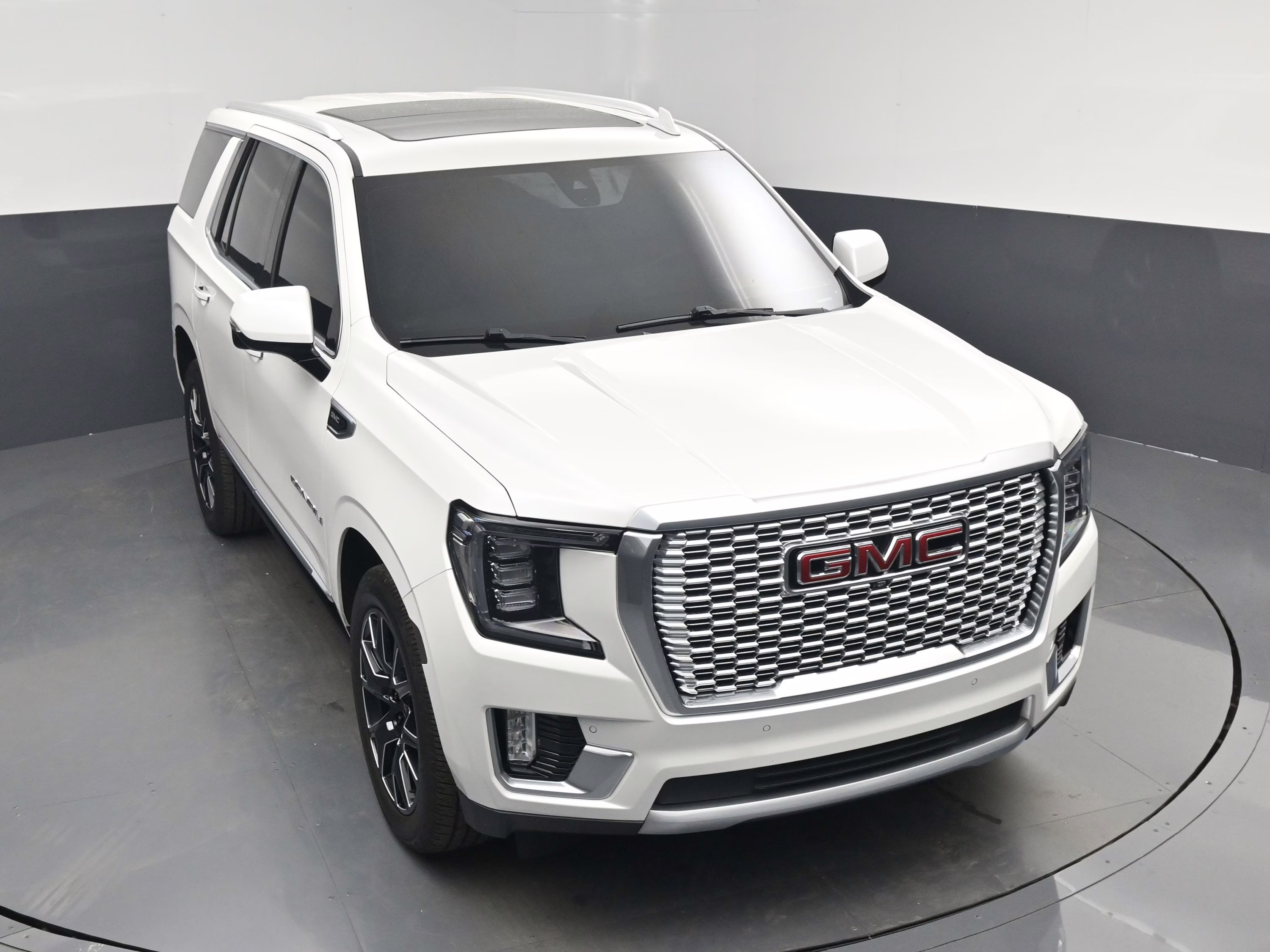 2021 White Frost Tricoat GMC Yukon Denali RWD SUV