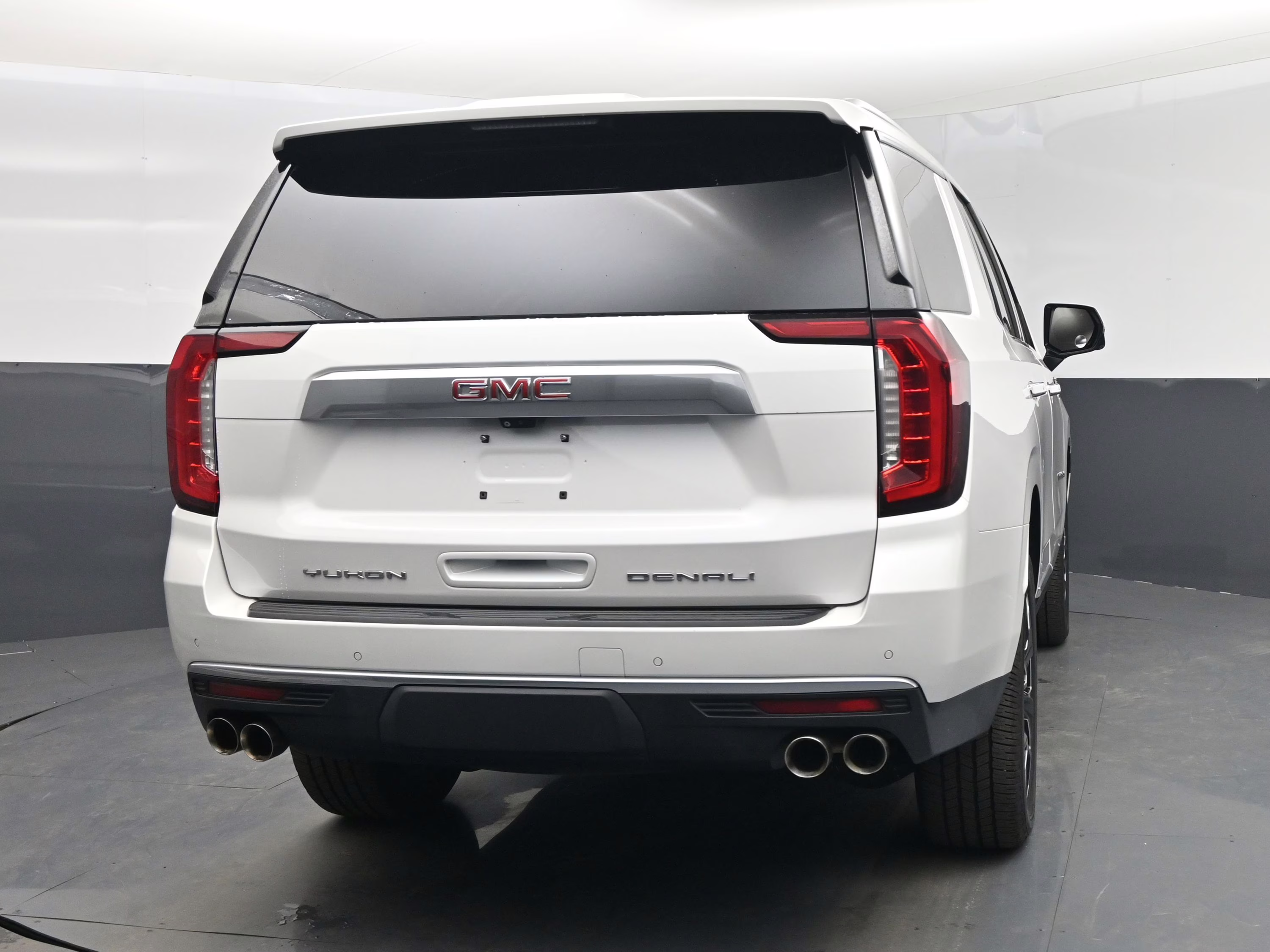 2021 White Frost Tricoat GMC Yukon Denali RWD SUV