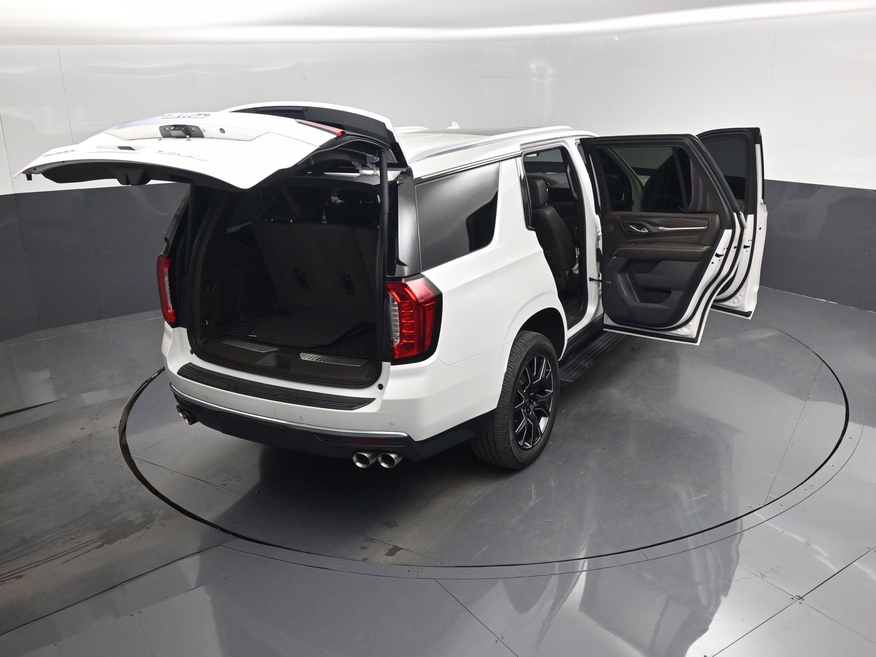 2021 White Frost Tricoat GMC Yukon Denali RWD SUV