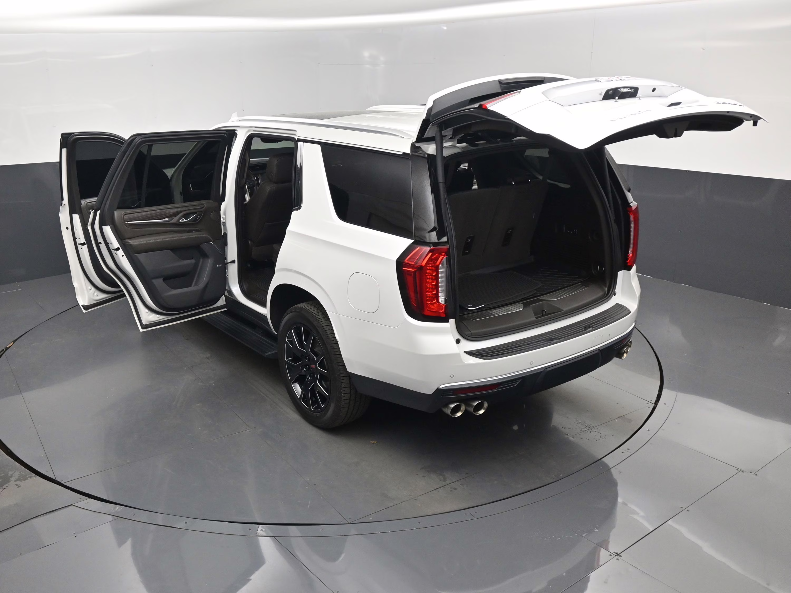 2021 White Frost Tricoat GMC Yukon Denali RWD SUV